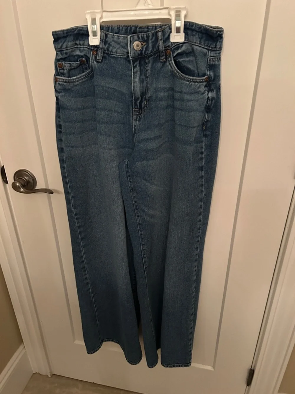 Bluenotes Wide-Leg Jeans in Medium Blue Wash - Picture 4 of 9